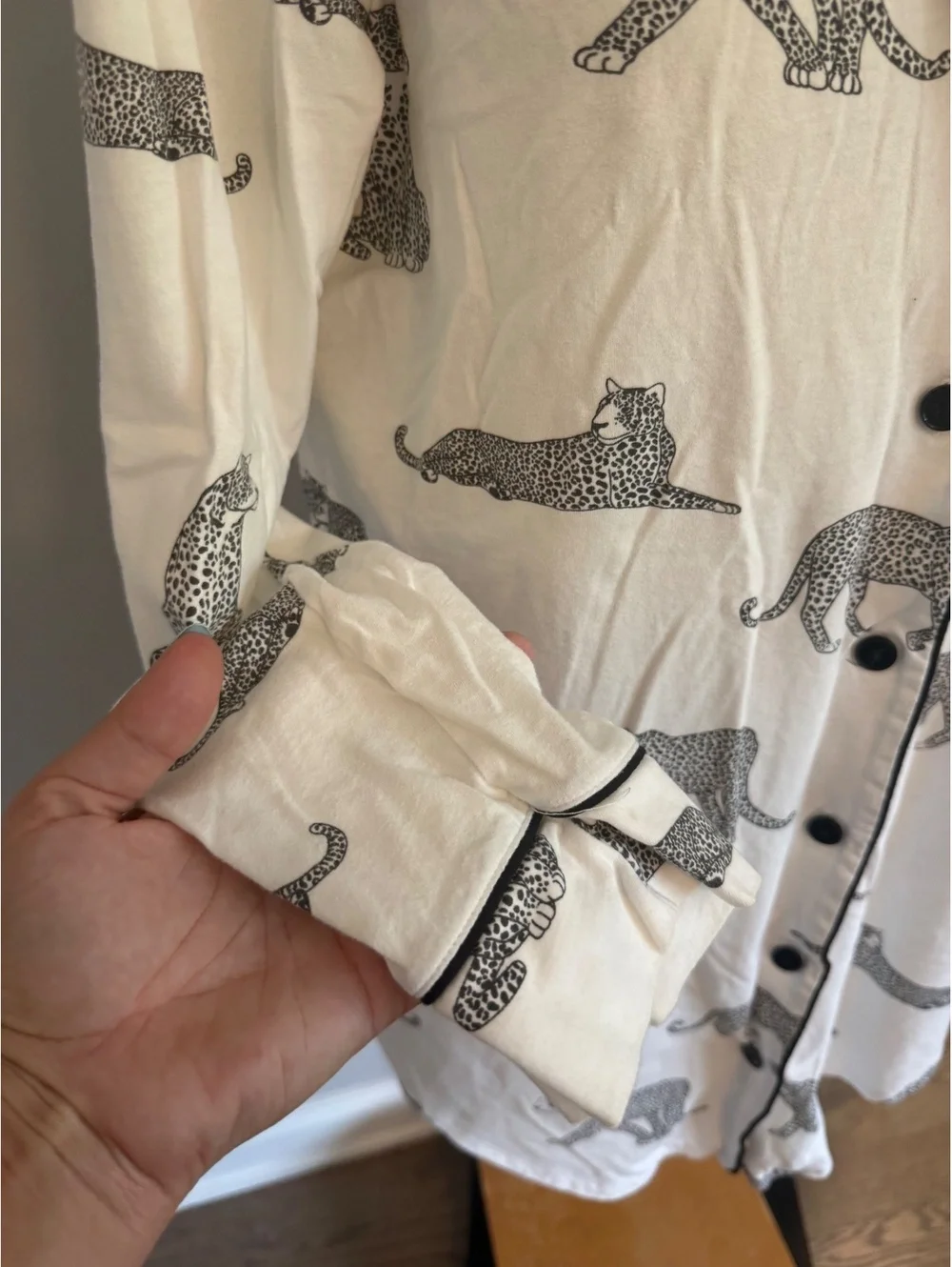 Petite Plume Women's Small White Cotton Leopard Print Pajama Shirt - Picture 4 of 10